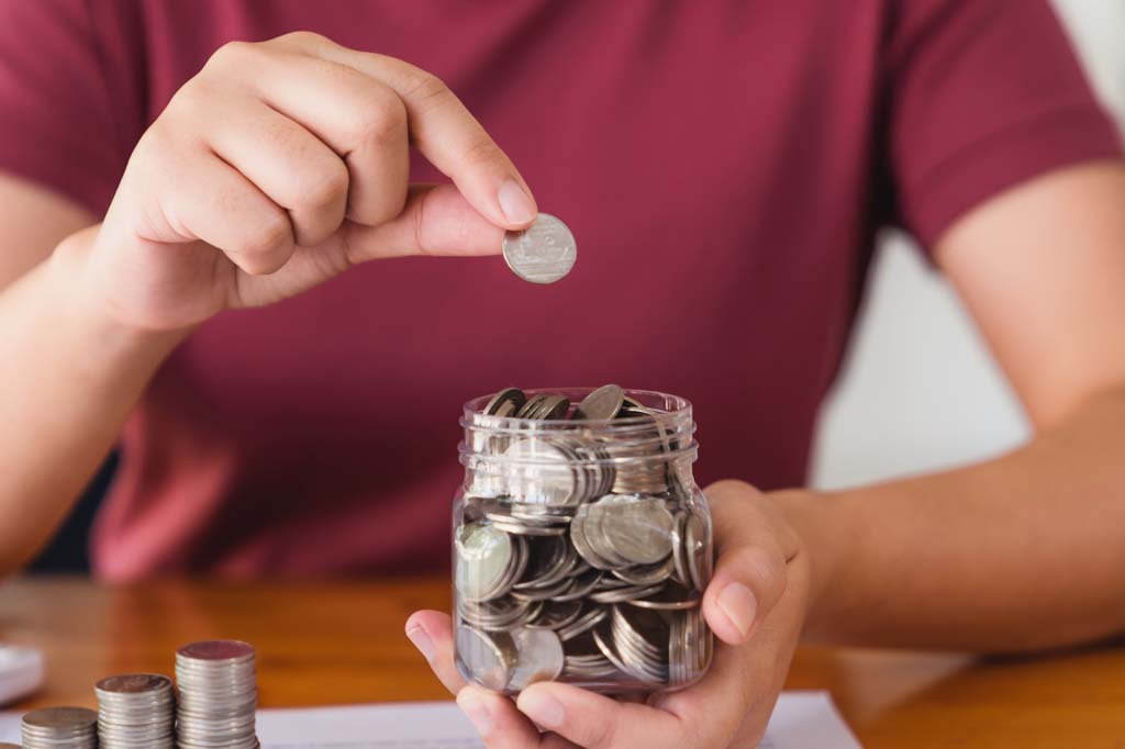 teen counting money